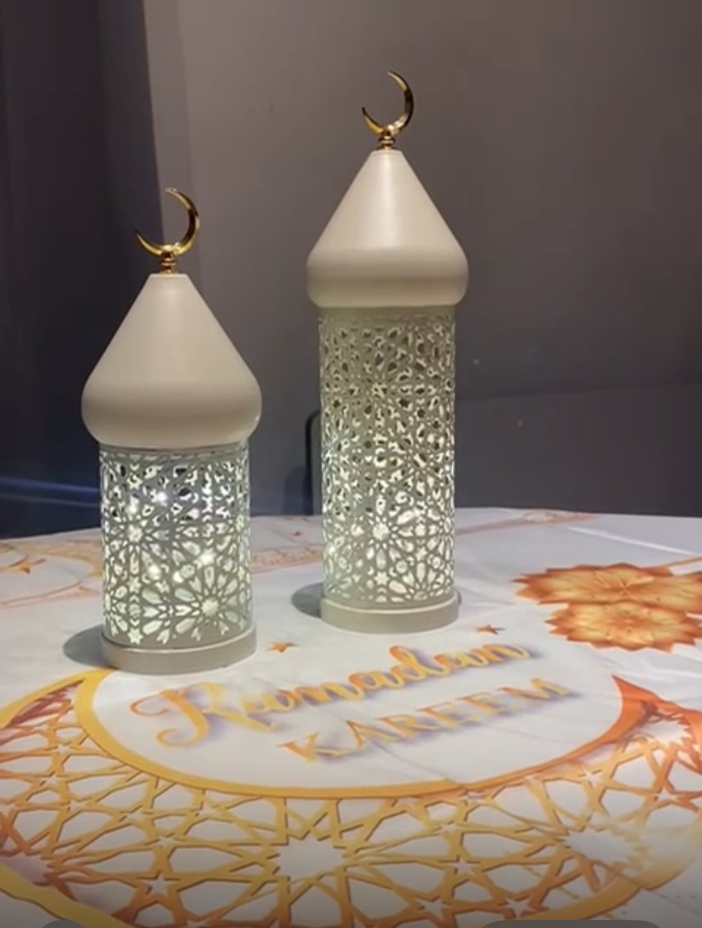 Lot de 2 bougeoirs Lumineux Ramadan à Piles – Tailles: L (36,5 cm) / S (28,5 cm) - شمعدان رمضان مضيء بالبطارية